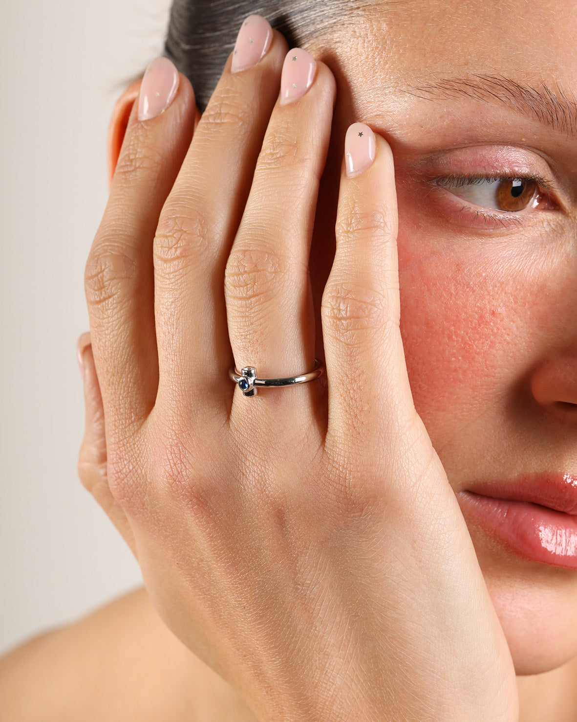 one bullet bold ring w/ saphir