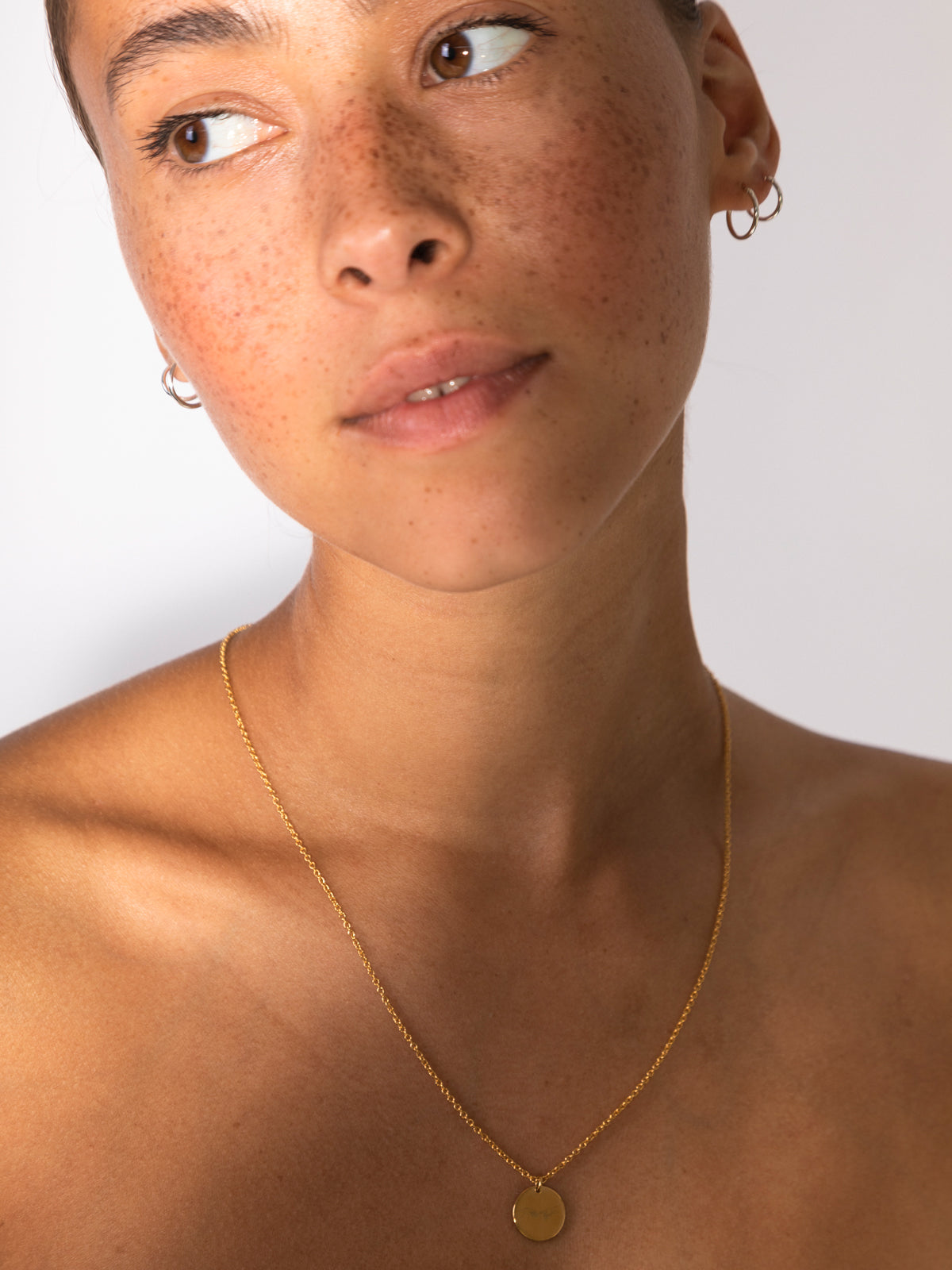 initial necklace w/ 1 pendant