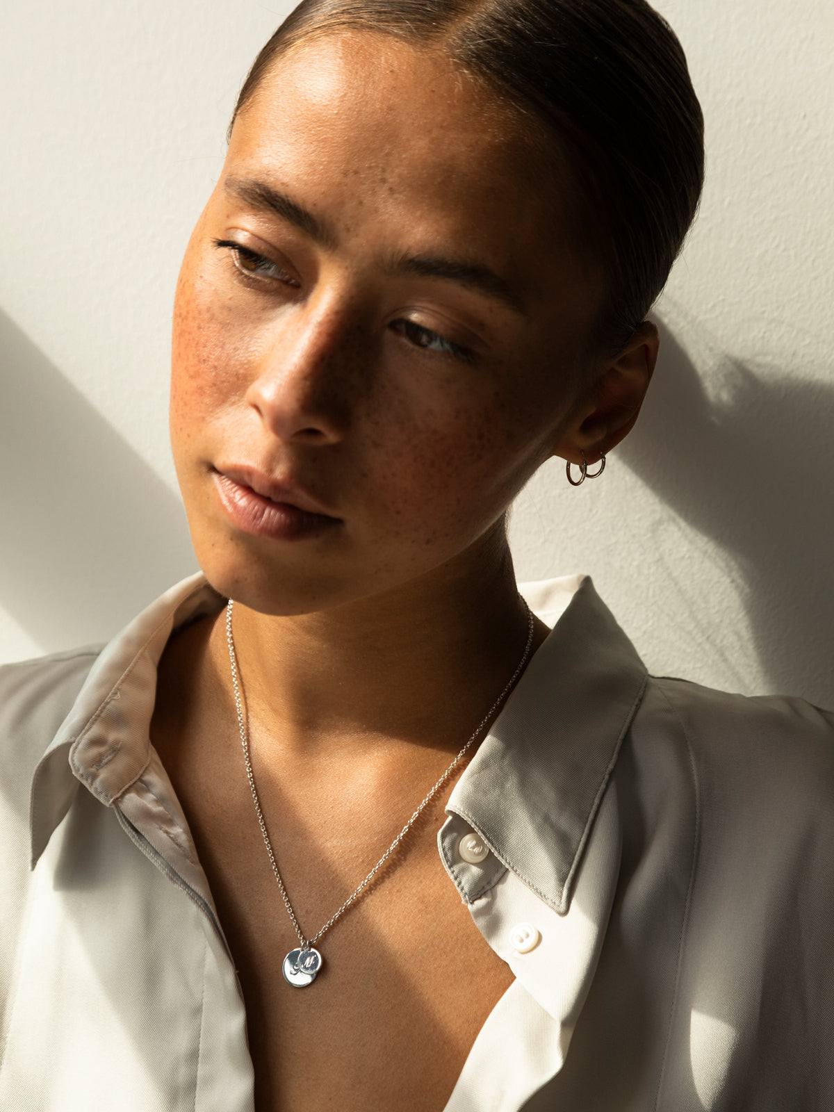 initial necklace w/ 1 pendant