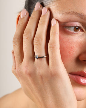 one bullet bold ring w/ saphir