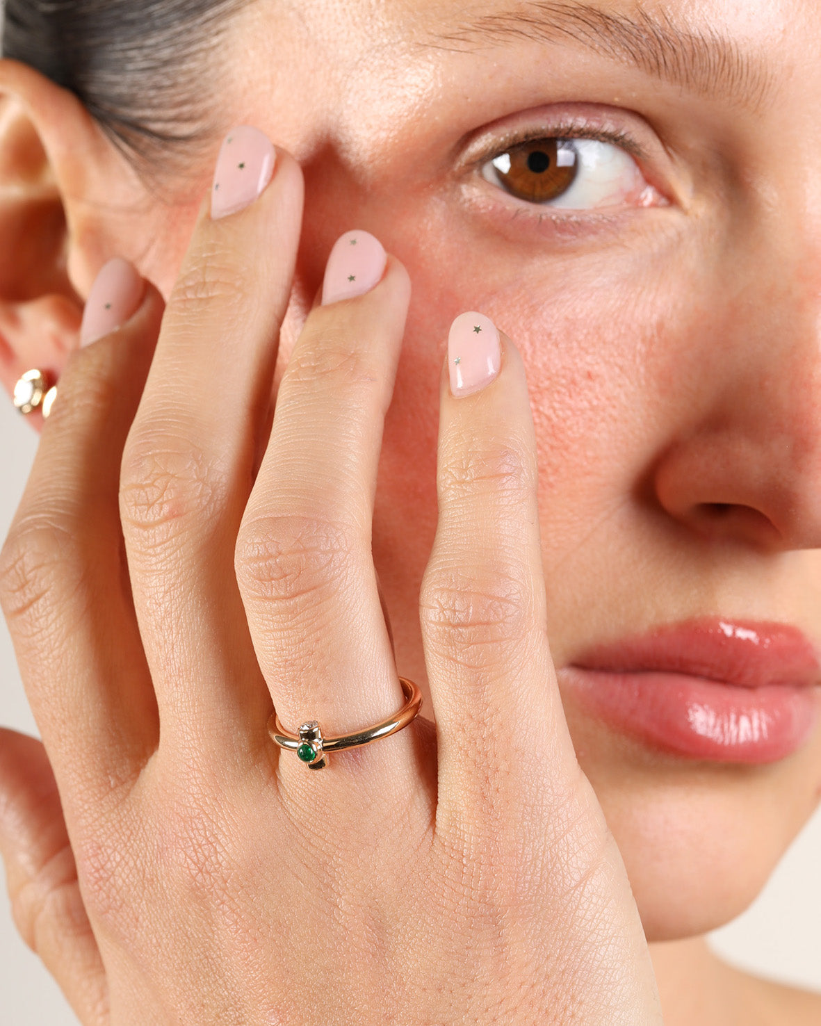 one bullet bold ring w/ smaragd