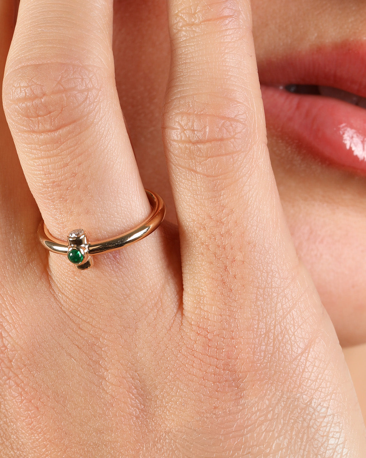 one bullet bold ring w/ smaragd