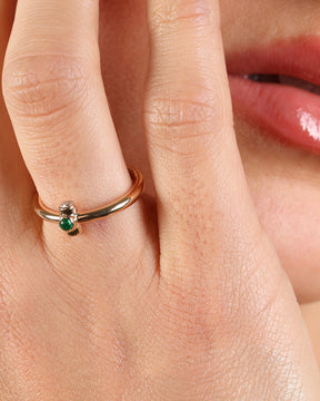 one bullet bold ring w/ smaragd