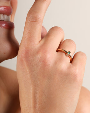 one bullet bold ring w/ smaragd