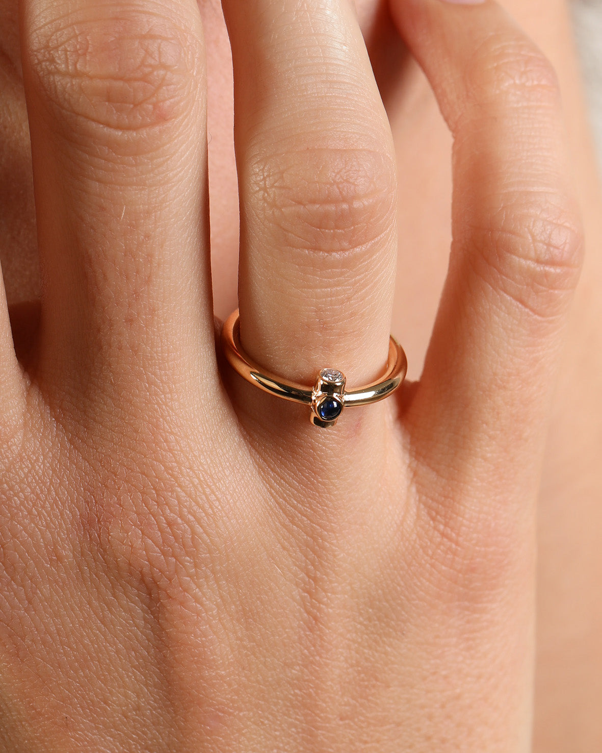 one bullet bold ring w/ saphir