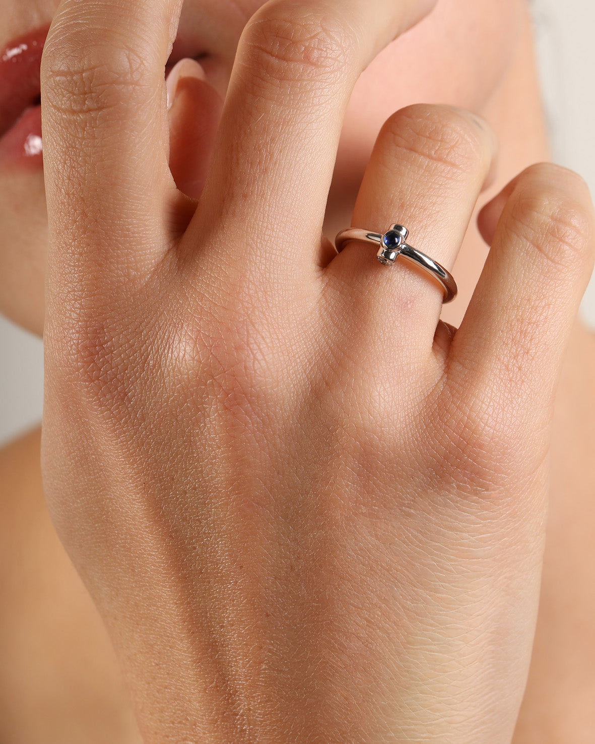 one bullet bold ring w/ saphir