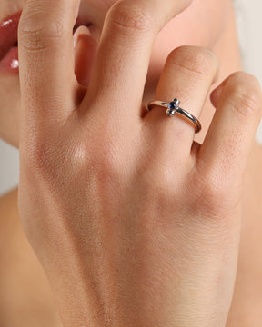 one bullet bold ring w/ saphir